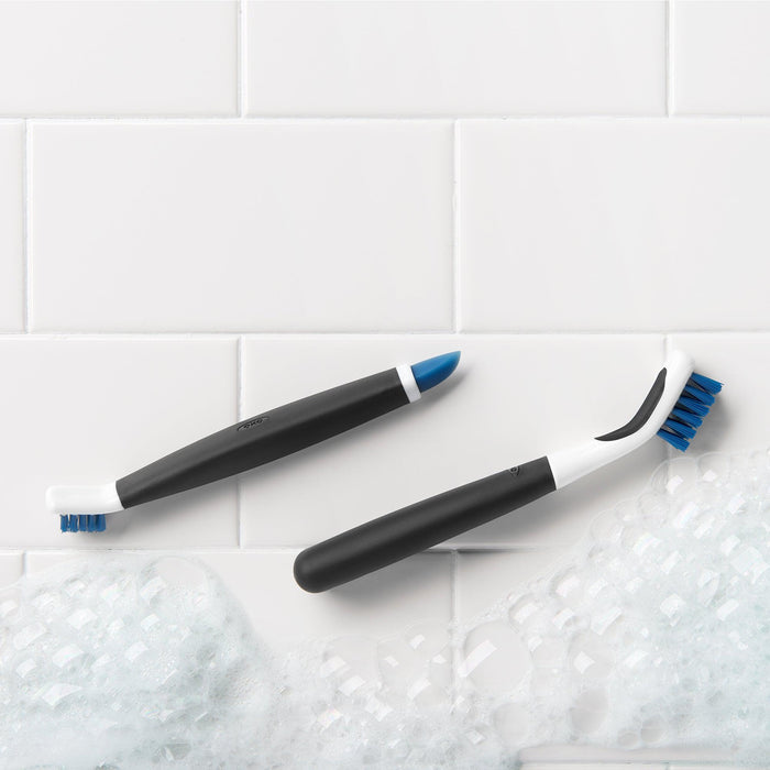 Conjunto 2 Escovas para Limpeza de Cantos Branca e Azul OXO