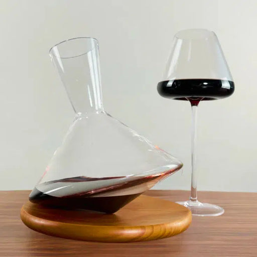 Kit Promocional: Decanter em Cristal Soffiato com Base de Madeira 2,3L Fracalanza + Kit 4 Taças para Vinho em Cristal Linha Mirage Borgonha 1L Artevino