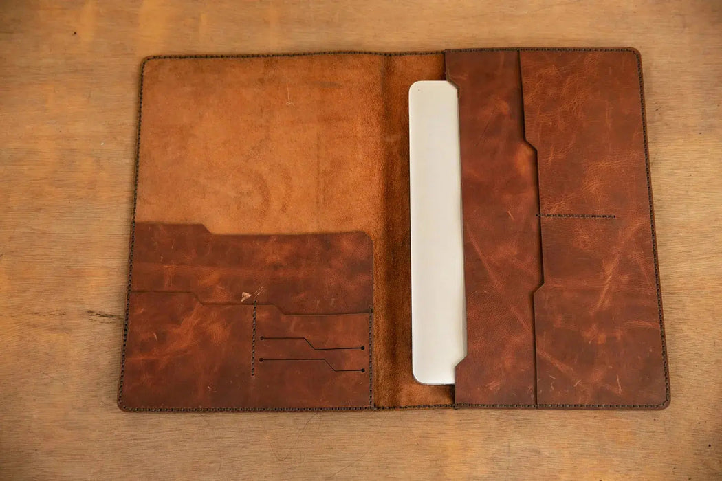 Pasta em Couro Whisky Costurada a Mão A4 Notebook Ultrafino Artemano